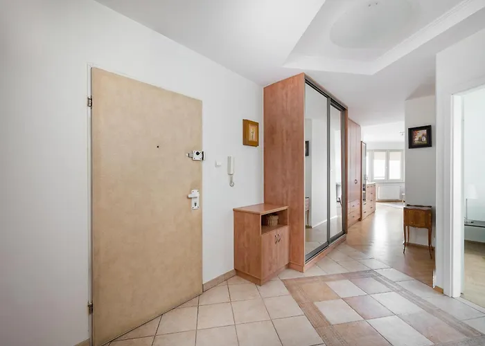 Appartamento Bemowo Spacious By Bookinghost