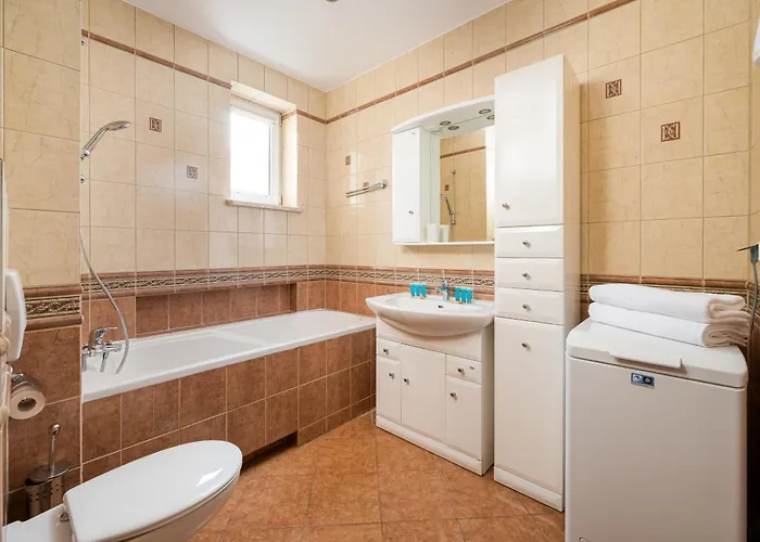 Appartamento Bemowo Spacious By Bookinghost